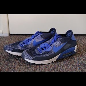 Nike Air Max Flyknit (Size 11.5)